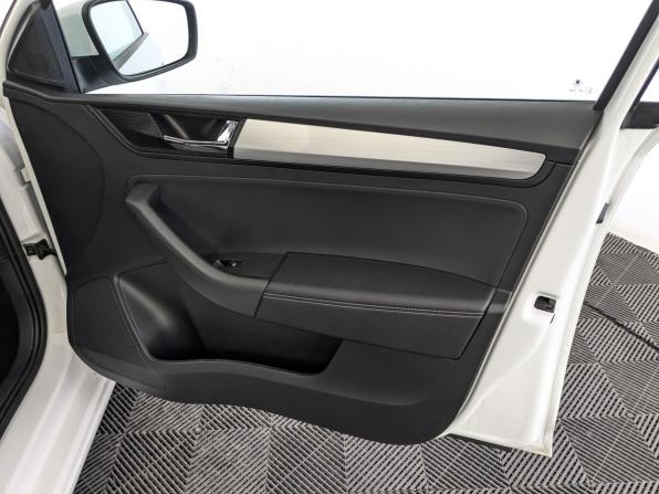 Skoda Rapid I Рестайлинг с пробегом 2019 года, цена 1 485 000 рублей, 40553 км, лифтбек, Автокод Объявления