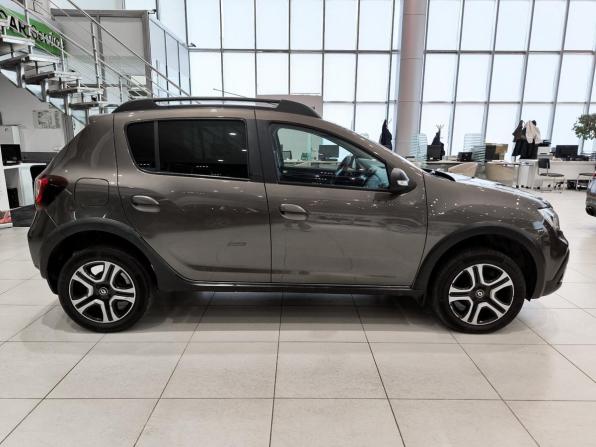 Renault Sandero II Рестайлинг с пробегом 2021 года, цена 1 380 000 рублей, 61191 км, хэтчбек, Автокод Объявления
