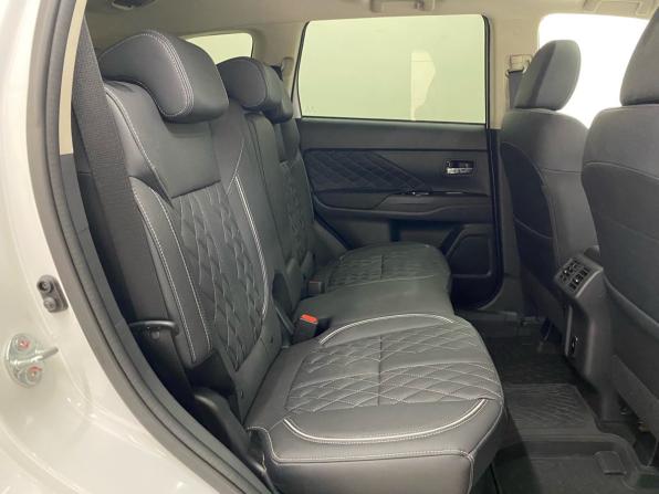Mitsubishi Outlander III Рестайлинг 3 с пробегом 2022 года, цена 3 850 000 рублей, 900 км, внедорожник, Автокод Объявления