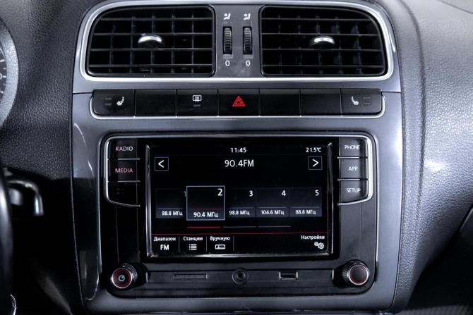 Volkswagen Polo V Рестайлинг с пробегом 2018 года, цена 1 049 000 рублей, 179313 км, седан, Автокод Объявления