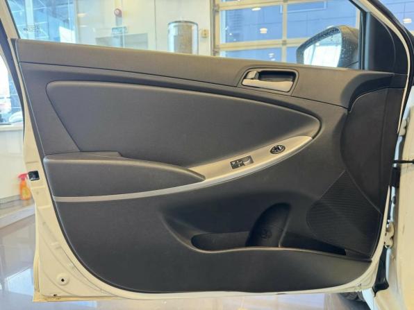 Hyundai Solaris I Рестайлинг с пробегом 2015 года, цена 950 000 рублей, 129866 км, седан, Автокод Объявления