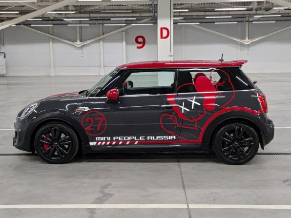 Mini Hatch III (F55/F56) Рестайлинг с пробегом 2018 года, цена 2 740 000 рублей, 94651 км, хэтчбек, Автокод Объявления
