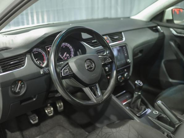Skoda Octavia III (A7) Рестайлинг с пробегом 2019 года, цена 1 699 000 рублей, 90584 км, лифтбек, Автокод Объявления