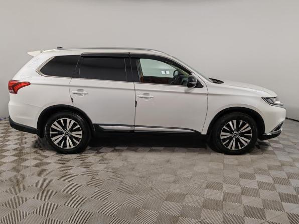 Mitsubishi Outlander III Рестайлинг 2 с пробегом 2016 года, цена 1 599 000 рублей, 137420 км, внедорожник, Автокод Объявления