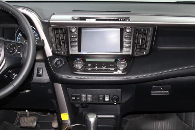Toyota RAV4 IV (XA40) Рестайлинг с пробегом 2018 года, цена 2 650 000 рублей, 61239 км, внедорожник, Автокод Объявления