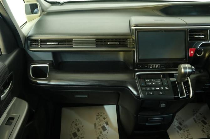 Honda Stepwgn V с пробегом 2016 года, цена 2 049 000 рублей, 97150 км, минивэн, Автокод Объявления