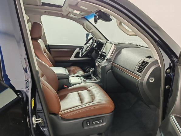 Toyota Land Cruiser 200 Series Рестайлинг 2 с пробегом 2016 года, цена 5 999 000 рублей, 95830 км, внедорожник, Автокод Объявления