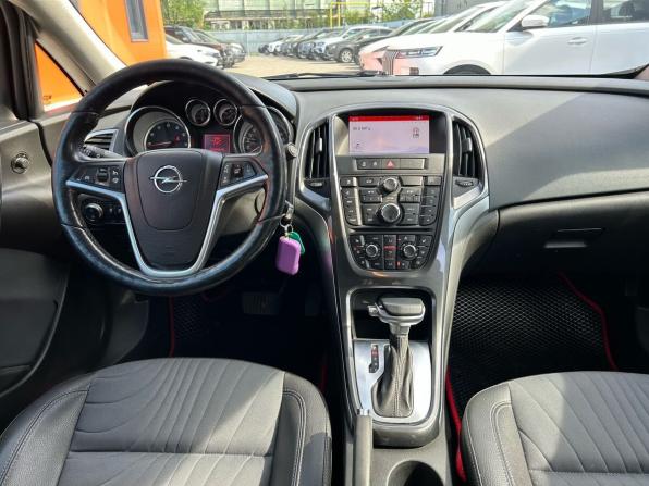 Opel Astra J Рестайлинг с пробегом 2015 года, цена 669 900 рублей, 195000 км, седан, Автокод Объявления