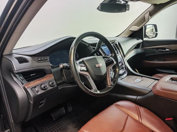 Cadillac Escalade IV с пробегом 2016 года, цена 4 000 000 рублей, 192825 км, внедорожник, Автокод Объявления