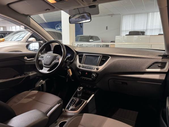 Hyundai Solaris II с пробегом 2018 года, цена 1 299 000 рублей, 149959 км, седан, Автокод Объявления