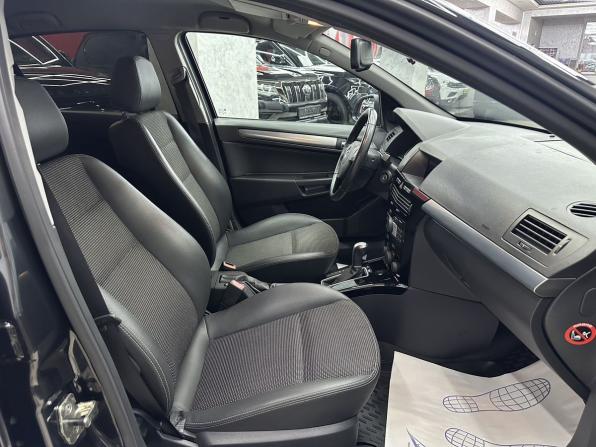 Opel Astra H Рестайлинг с пробегом 2012 года, цена 965 000 рублей, 130100 км, хэтчбек, Автокод Объявления