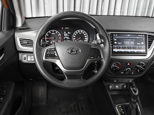 Hyundai Solaris II с пробегом 2019 года, цена 1 414 000 рублей, 108961 км, седан, Автокод Объявления