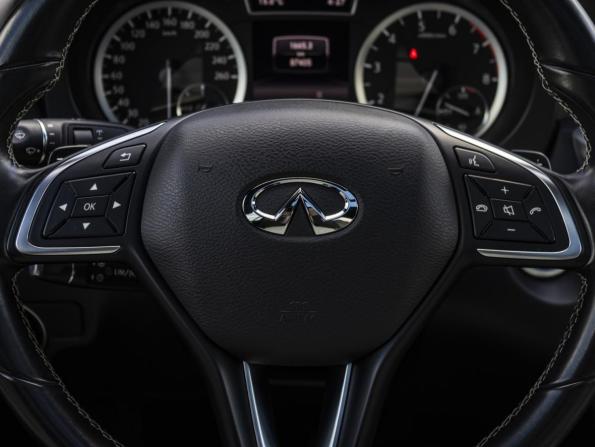 Infiniti Q30 с пробегом 2017 года, цена 2 338 000 рублей, 87403 км, хэтчбек, Автокод Объявления