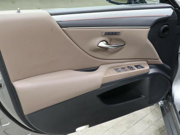 Lexus ES VII Рестайлинг 2 с пробегом 2025 года, цена 5 590 000 рублей, 5755 км, седан, Автокод Объявления