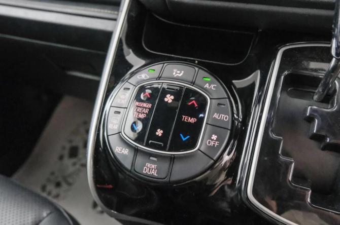 Toyota Esquire I Рестайлинг с пробегом 2021 года, цена 3 089 000 рублей, 64300 км, минивэн, Автокод Объявления