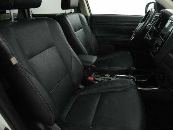 Mitsubishi Outlander III Рестайлинг 2 с пробегом 2017 года, цена 2 228 000 рублей, 183000 км, внедорожник, Автокод Объявления