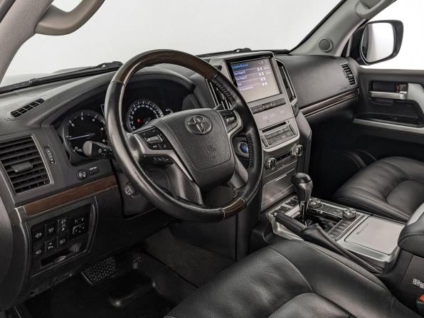 Toyota Land Cruiser 200 Series Рестайлинг 2 с пробегом 2020 года, цена 8 800 000 рублей, 51479 км, внедорожник, Автокод Объявления