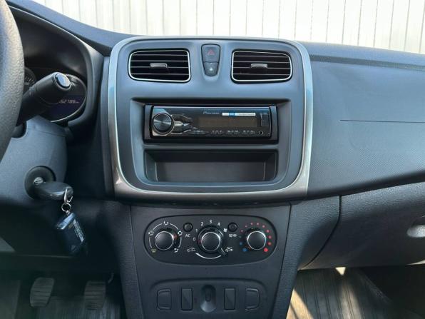 Renault Logan II с пробегом 2015 года, цена 649 000 рублей, 152000 км, седан, Автокод Объявления