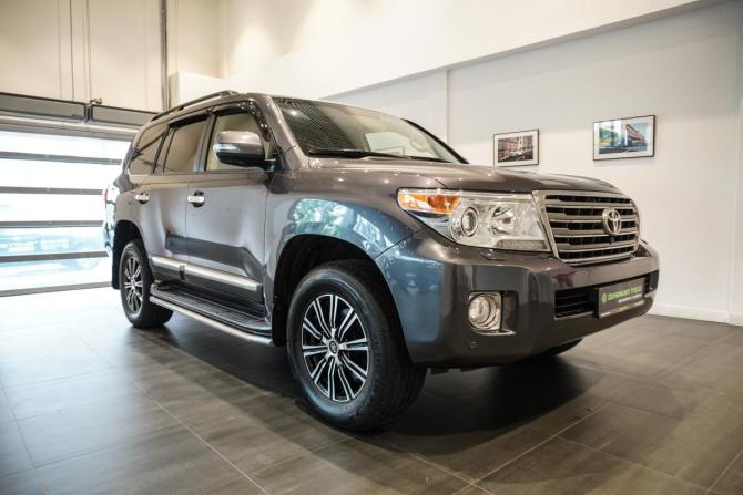 Toyota Land Cruiser 200 Series Рестайлинг 1 с пробегом 2013 года, цена 3 950 000 рублей, 221571 км, внедорожник, Автокод Объявления