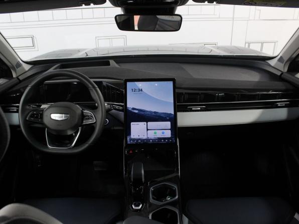 Geely Atlas II с пробегом 2024 года, цена 3 295 000 рублей, 7000 км, внедорожник, Автокод Объявления