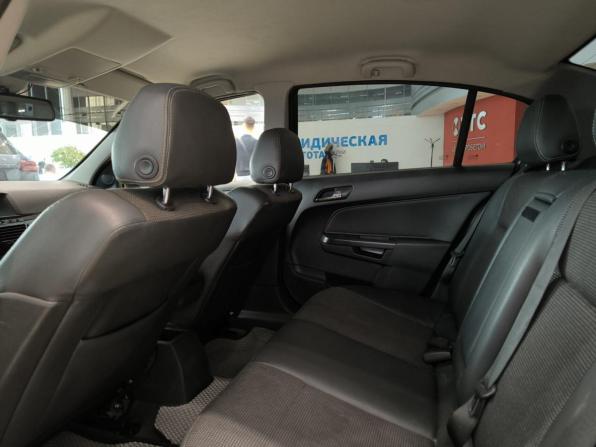 Opel Astra H Рестайлинг с пробегом 2012 года, цена 550 000 рублей, 202405 км, седан, Автокод Объявления