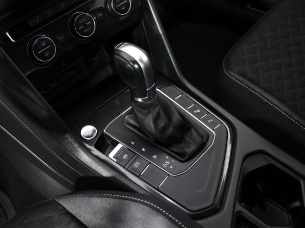 Volkswagen Tiguan II с пробегом 2018 года, цена 1 928 000 рублей, 125000 км, внедорожник, Автокод Объявления