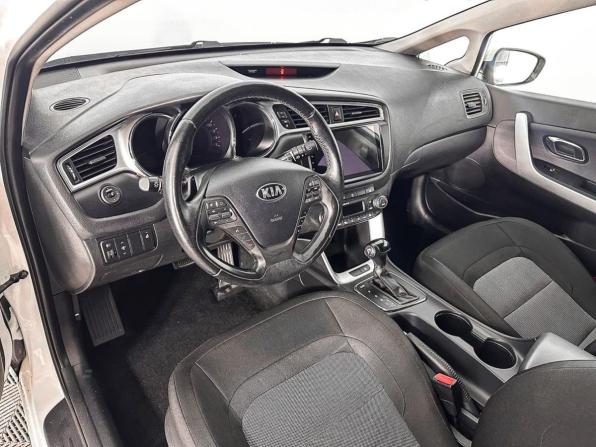 Kia Ceed II Рестайлинг с пробегом 2017 года, цена 1 329 100 рублей, 122742 км, универсал, Автокод Объявления