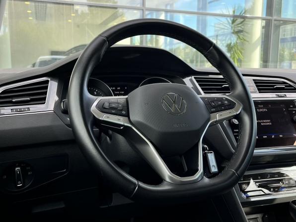 Volkswagen Tiguan II Рестайлинг с пробегом 2021 года, цена 3 220 000 рублей, 33390 км, внедорожник, Автокод Объявления