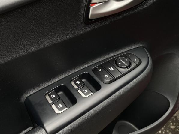 Kia Rio IV Рестайлинг с пробегом 2021 года, цена 1 599 000 рублей, 90928 км, седан, Автокод Объявления