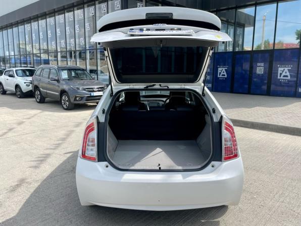 Toyota Prius III Рестайлинг (XW30) с пробегом 2012 года, цена 970 000 рублей, 217753 км, лифтбек, Автокод Объявления