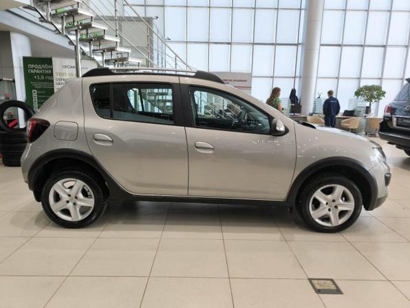 Renault Sandero II с пробегом 2017 года, цена 850 000 рублей, 123546 км, хэтчбек, Автокод Объявления
