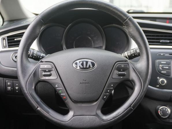Kia Ceed II Рестайлинг с пробегом 2016 года, цена 1 350 000 рублей, 106423 км, хэтчбек, Автокод Объявления