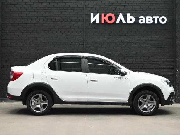 Renault Logan II Рестайлинг с пробегом 2021 года, цена 1 000 000 рублей, 59248 км, седан, Автокод Объявления