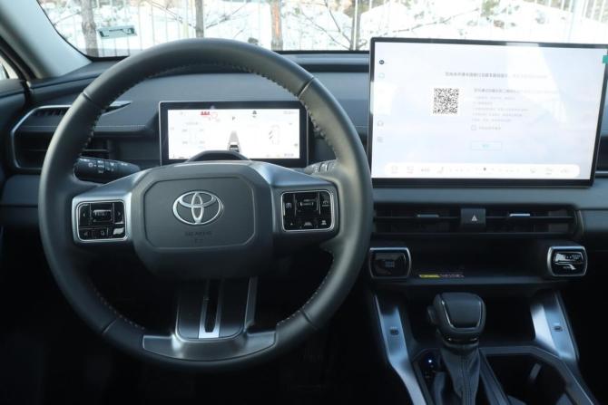 Toyota RAV4 VI (XA60) с пробегом 2025 года, цена 4 850 000 рублей, 10 км, внедорожник, Автокод Объявления