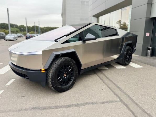 Tesla Cybertruck с пробегом 2024 года, цена 15 799 000 рублей, 2910 км, пикап, Автокод Объявления
