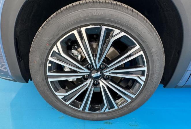 Новый Geely EX5 EM-i 2026 года, цена 3 969 990 рублей, внедорожник, Автокод Объявления