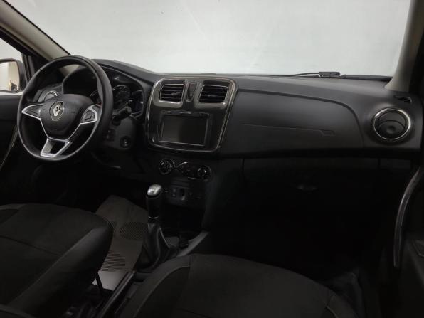 Renault Logan II Рестайлинг с пробегом 2022 года, цена 1 300 000 рублей, 72205 км, седан, Автокод Объявления