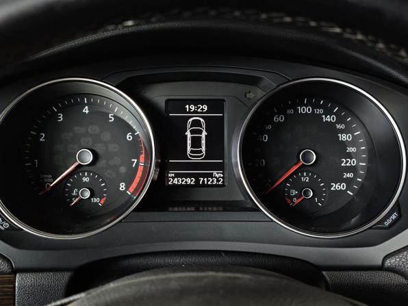 Volkswagen Jetta VI Рестайлинг с пробегом 2014 года, цена 889 000 рублей, 243290 км, седан, Автокод Объявления