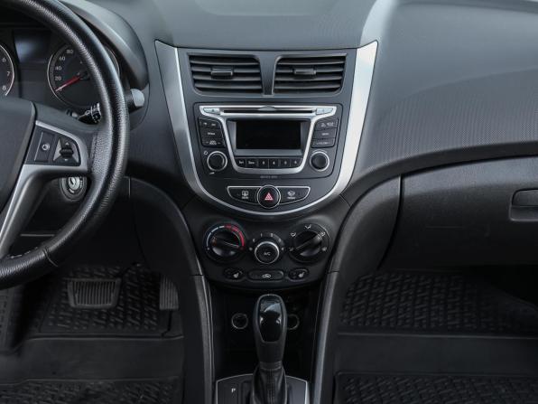 Hyundai Solaris I Рестайлинг с пробегом 2015 года, цена 998 000 рублей, 141165 км, хэтчбек, Автокод Объявления