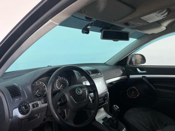 Skoda Octavia II (A5) Рестайлинг с пробегом 2011 года, цена 965 000 рублей, 218000 км, универсал, Автокод Объявления
