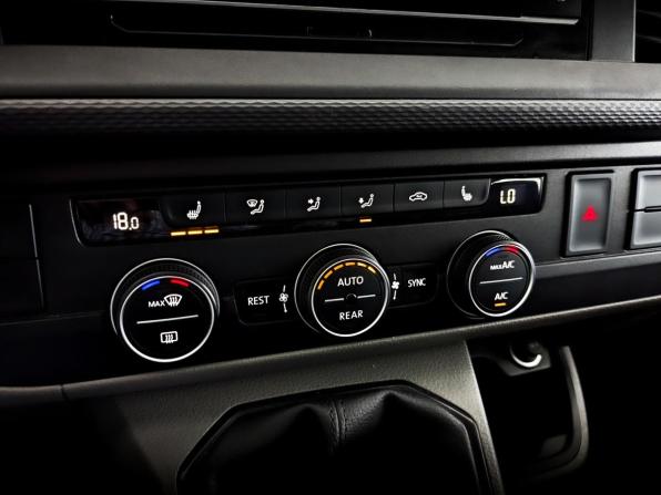 Volkswagen Caravelle T6 Рестайлинг с пробегом 2021 года, цена 4 320 000 рублей, 62925 км, минивэн, Автокод Объявления