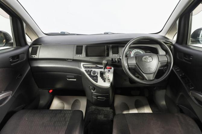 Toyota ISis I Рестайлинг с пробегом 2012 года, цена 1 199 000 рублей, 133000 км, компактвэн, Автокод Объявления