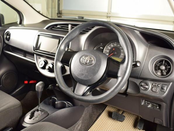 Toyota Vitz III (XP130) Рестайлинг 2 с пробегом 2017 года, цена 1 199 997 рублей, 62540 км, хэтчбек, Автокод Объявления