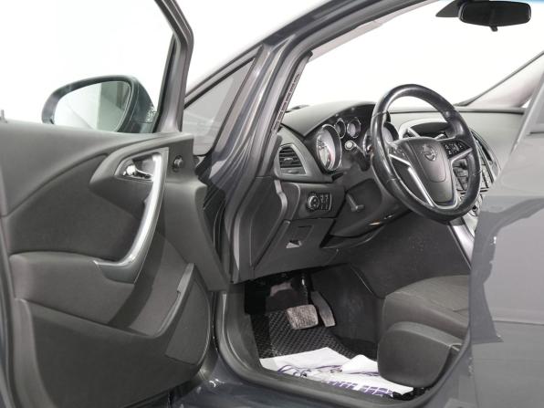Opel Astra J Рестайлинг с пробегом 2014 года, цена 940 000 рублей, 116000 км, седан, Автокод Объявления
