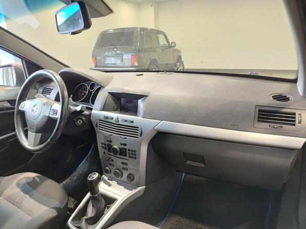 Opel Astra H Рестайлинг с пробегом 2011 года, цена 454 000 рублей, 240205 км, седан, Автокод Объявления
