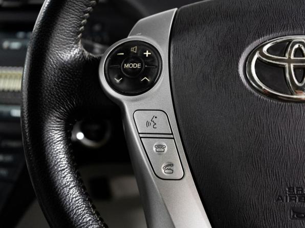 Toyota Prius III (XW30) с пробегом 2010 года, цена 1 100 000 рублей, 163393 км, лифтбек, Автокод Объявления