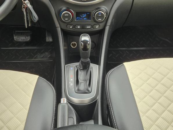 Hyundai Solaris I Рестайлинг с пробегом 2015 года, цена 1 060 000 рублей, 100591 км, седан, Автокод Объявления