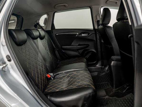 Honda Fit III Рестайлинг с пробегом 2018 года, цена 1 075 000 рублей, 57881 км, хэтчбек, Автокод Объявления