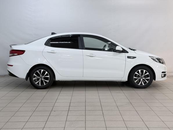 Kia Rio III Рестайлинг с пробегом 2017 года, цена 1 080 000 рублей, 137309 км, седан, Автокод Объявления