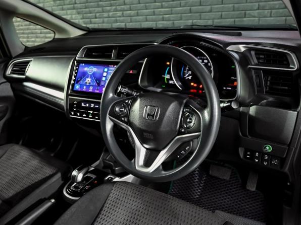 Honda Fit III Рестайлинг с пробегом 2018 года, цена 1 340 000 рублей, 131368 км, хэтчбек, Автокод Объявления